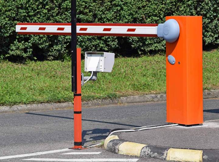 Installation de barrières automatiques pour sites sécurisés